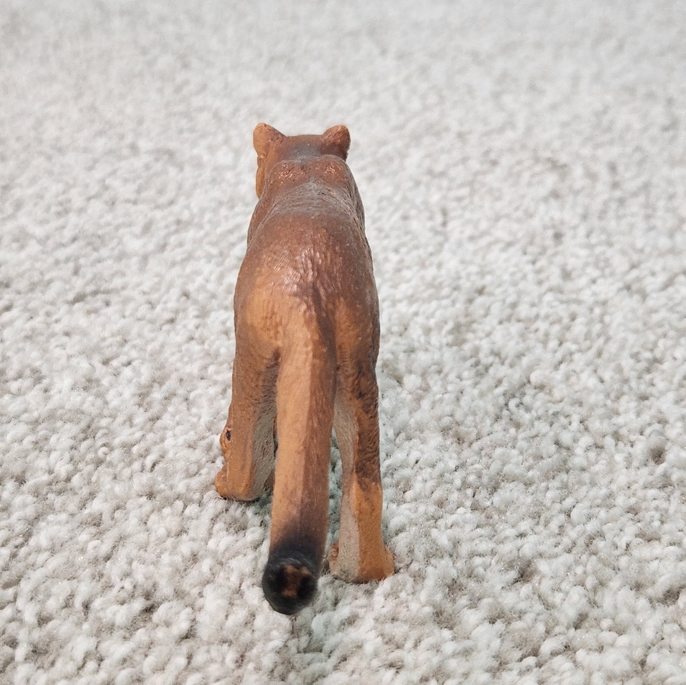 Safari Ltd 2000’s Mountain Lion Realistic Wild Animal Figure - Picture 3 of 4